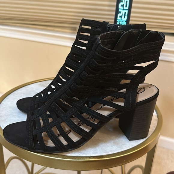 American Rag Cie Black Gladiator Sandals with 3” block heel.  Size 9.5 - Picture 2 of 4